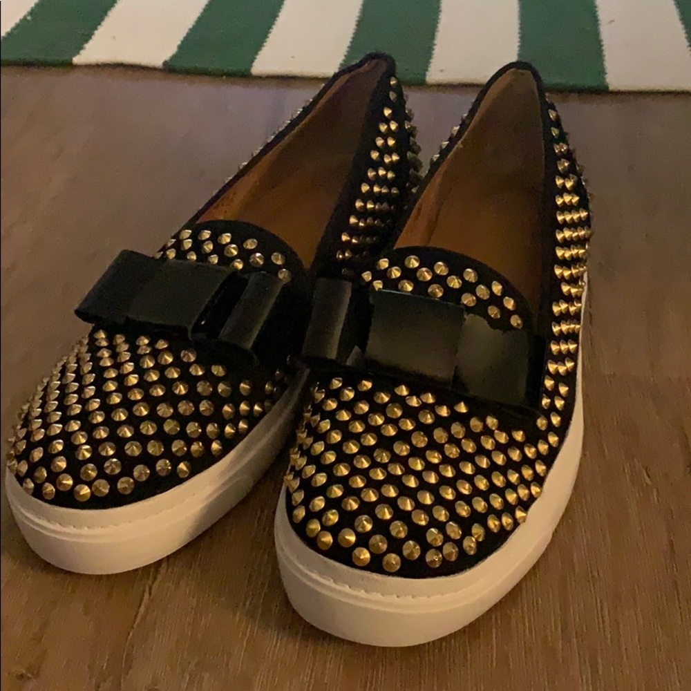 Studded shoes